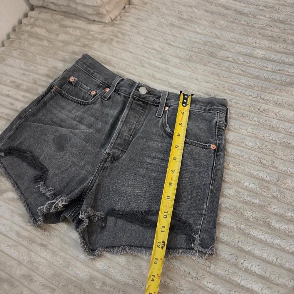 Levi's 501 Original Shorts Size 27 W27 Black Jean Frayed Cutoff Button Fly - Picture 7 of 12